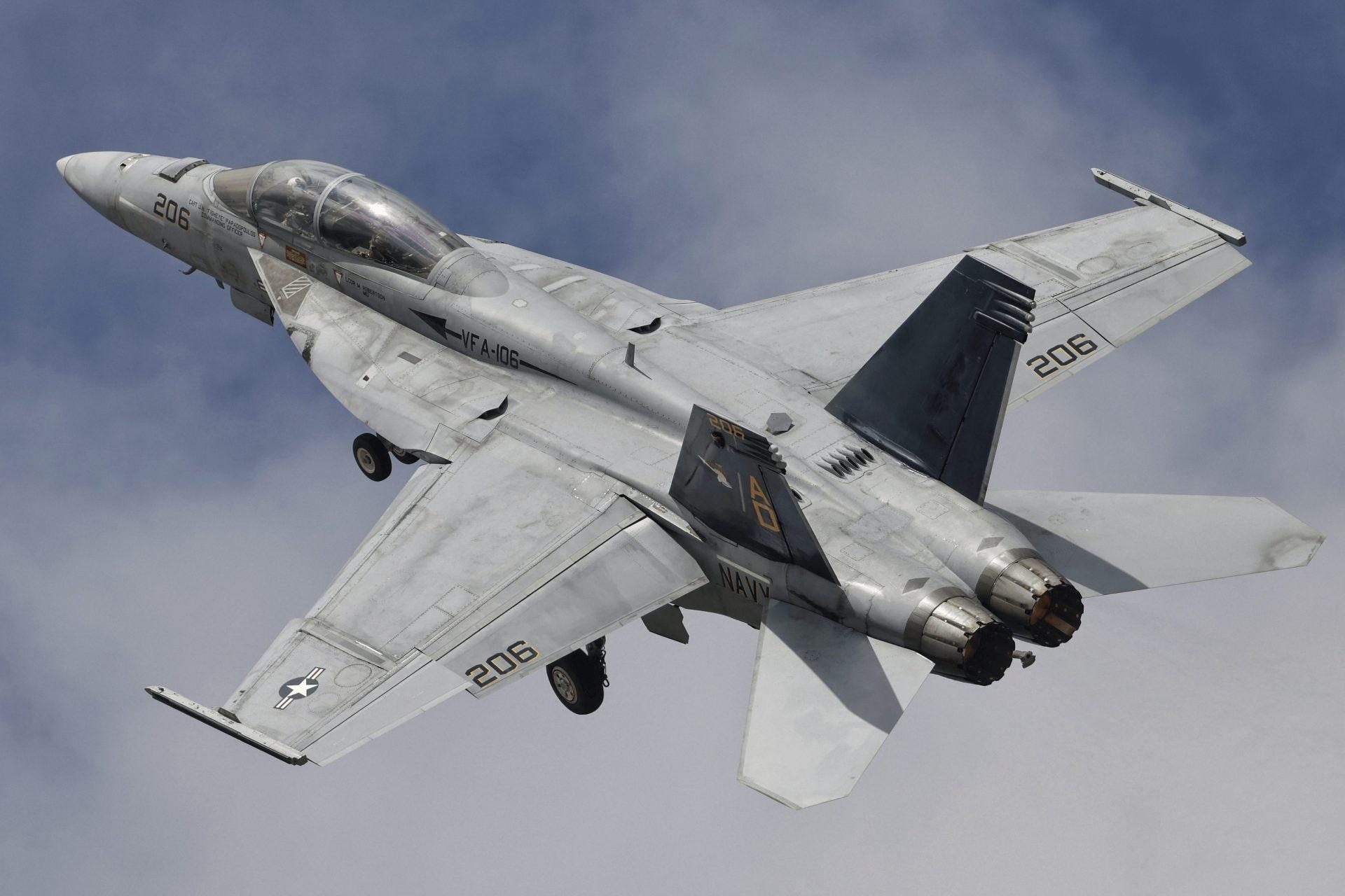 US Navy F/A-18 Super Hornet Demonstration Team - photo courtesy of Shawn Clish