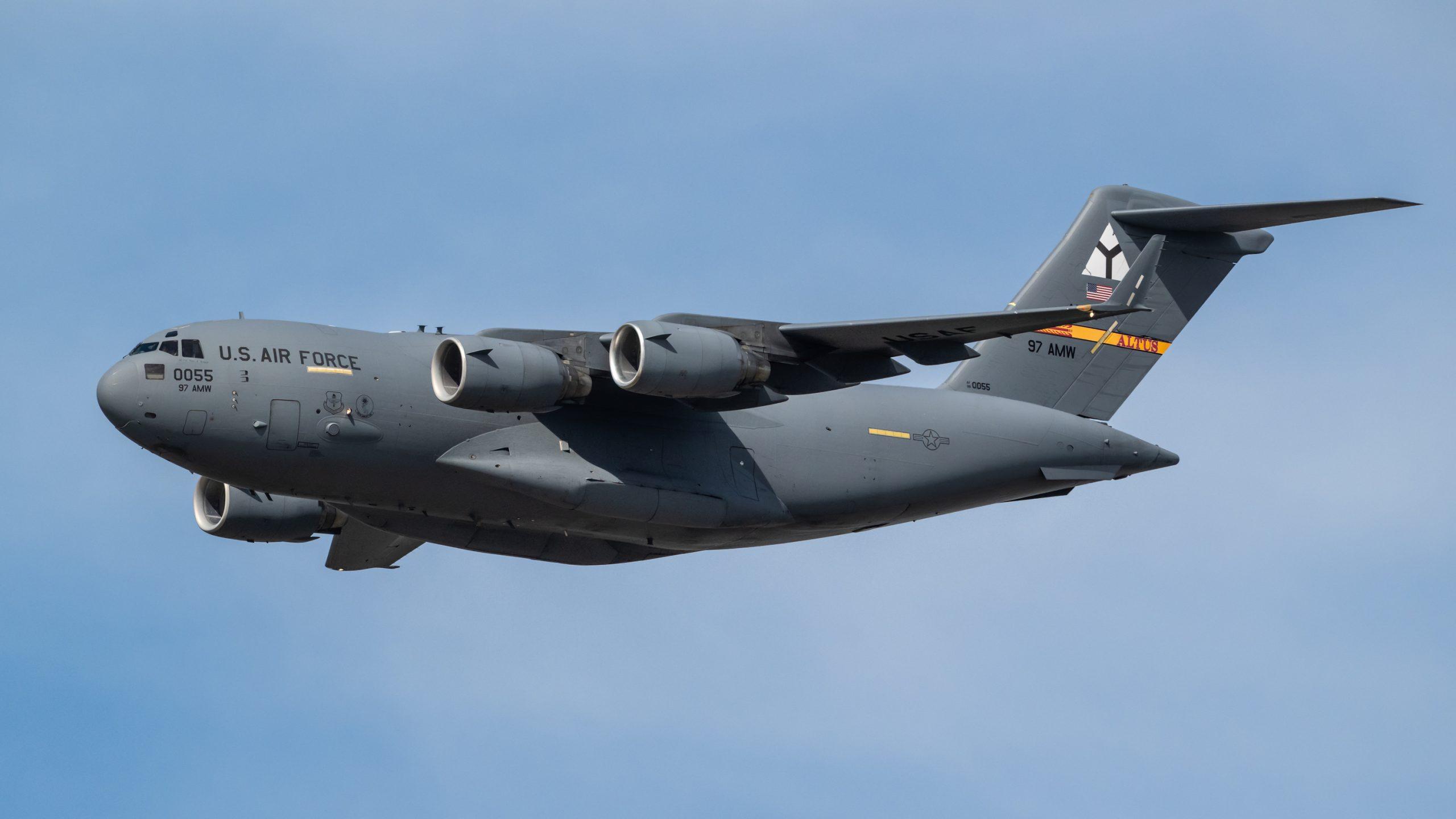 A U.S. Air Force C-17 Globemaster III from the 97th Airlift Wing at Altus Air Force Base, Okla., performs an aerobatic display during the Thunder Over Louisville air show in Louisville, Ky., April 20, 2024. This year’s event featured more than two-dozen military and civilian aircraft, including the Kentucky Air National Guard’s C130J Super Hercules. (U.S. Air National Guard photo by Dale Greer)